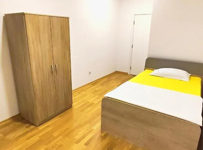 Lux Ub アパート Ub